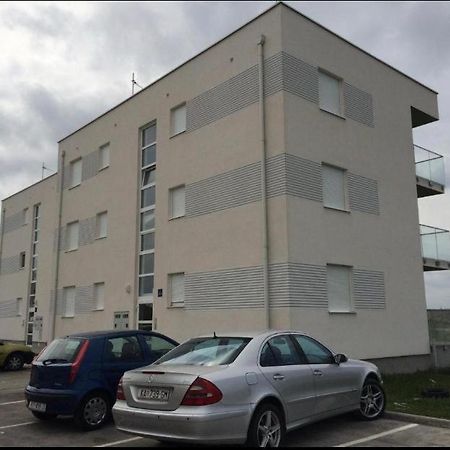 Apartmani Matko 宁 外观 照片