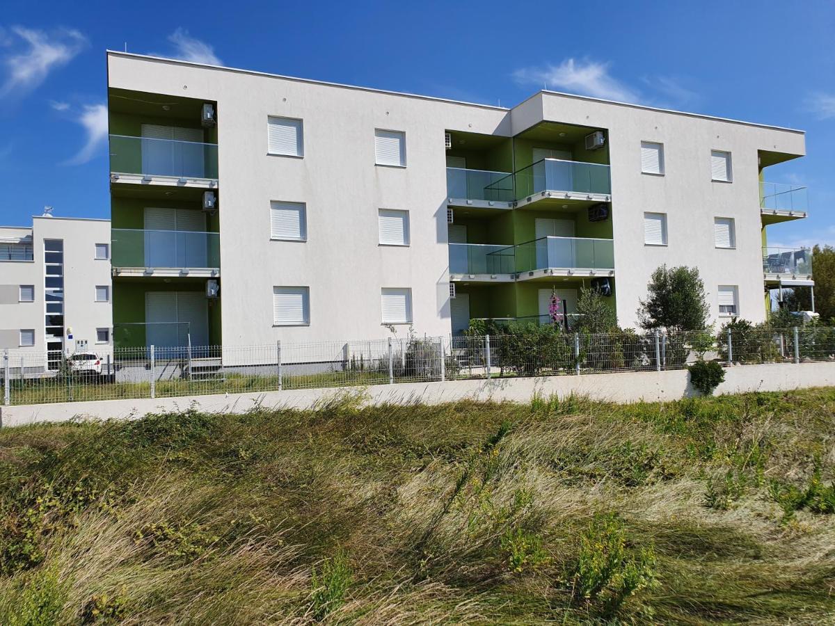 Apartmani Matko 宁 外观 照片