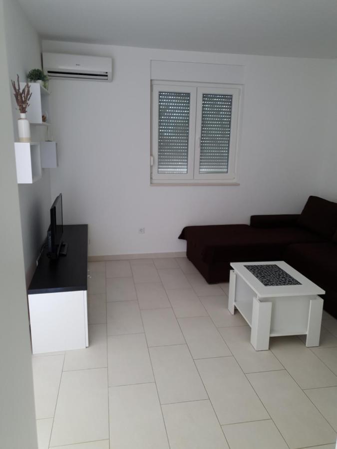 Apartmani Matko 宁 外观 照片