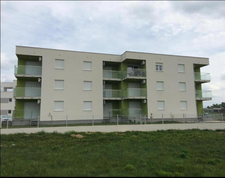 Apartmani Matko 宁 外观 照片